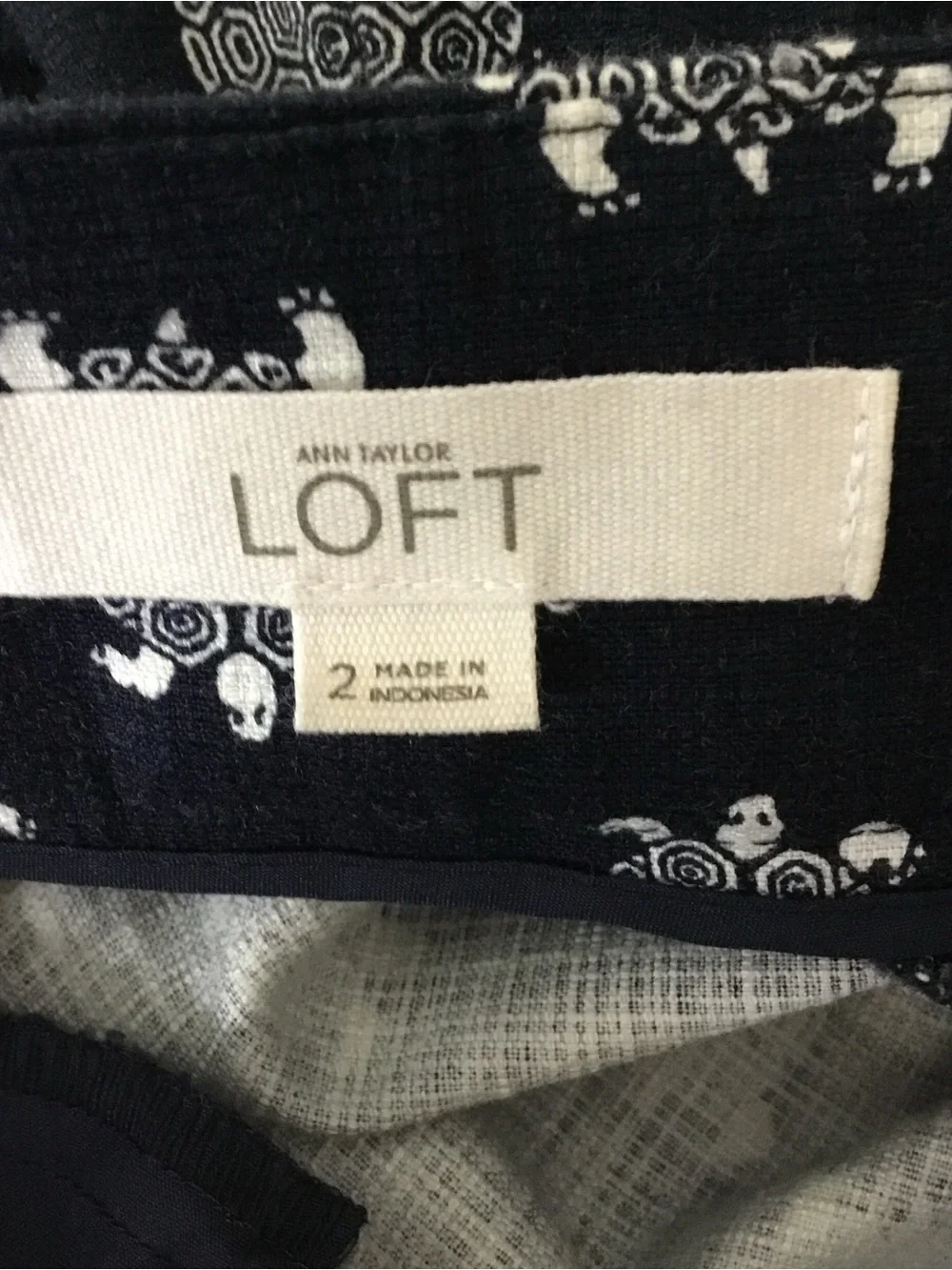Navy Patterned Cotton Blend Shorts Ann Taylor Womens Size 2 Blue turtle Cotton